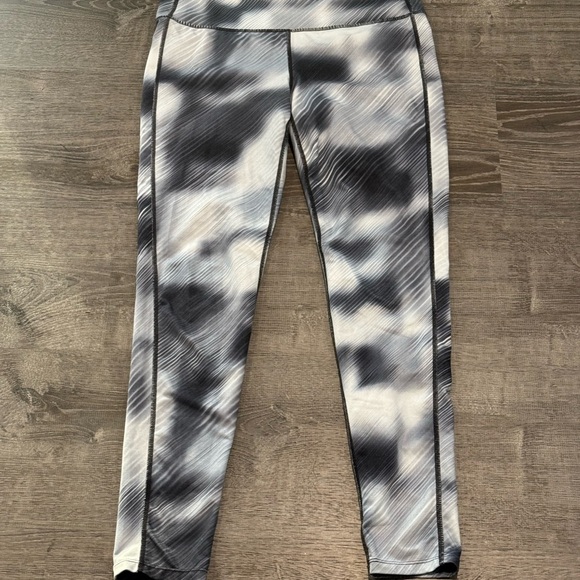 Athleta High-Rise Leggings Yoga essentials - Picture 2 of 5